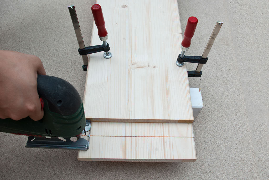 Setup for cutting wood boards