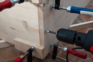 IMGP3393 Bed frame joint wood screws electric screwdriver