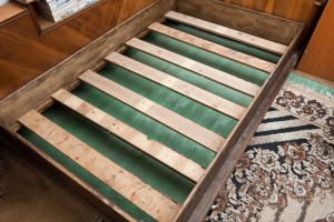 Wooden bed frame Installing the slats on a wooden bed frame