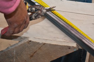 Cutting metal stud Cutting metal stud