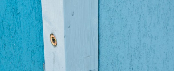 How to install balcony posts