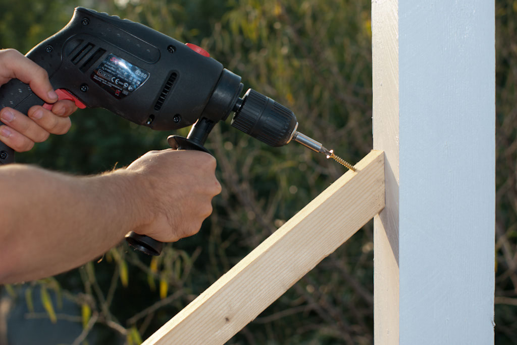 Fastening the deck balusters with screws