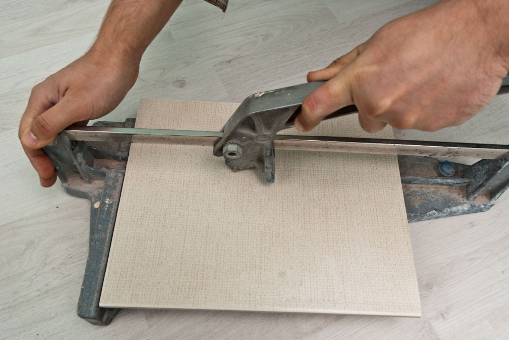 Cutting tiles with a tile cutter