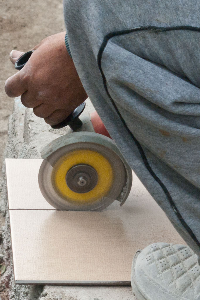 Cutting out tile with grinder with diamond blade