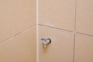 Cutting round hole in tile