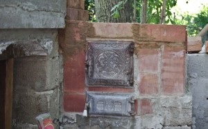 Building the front of the outdoor stove Building the front of the outdoor stove