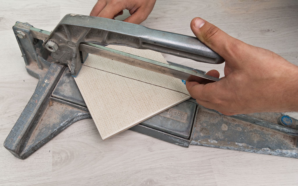 Cutting ceramic tile on diagonal