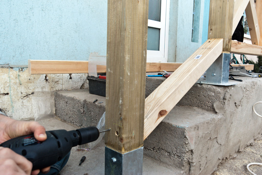 Fastening stair bottom rail with wood screws