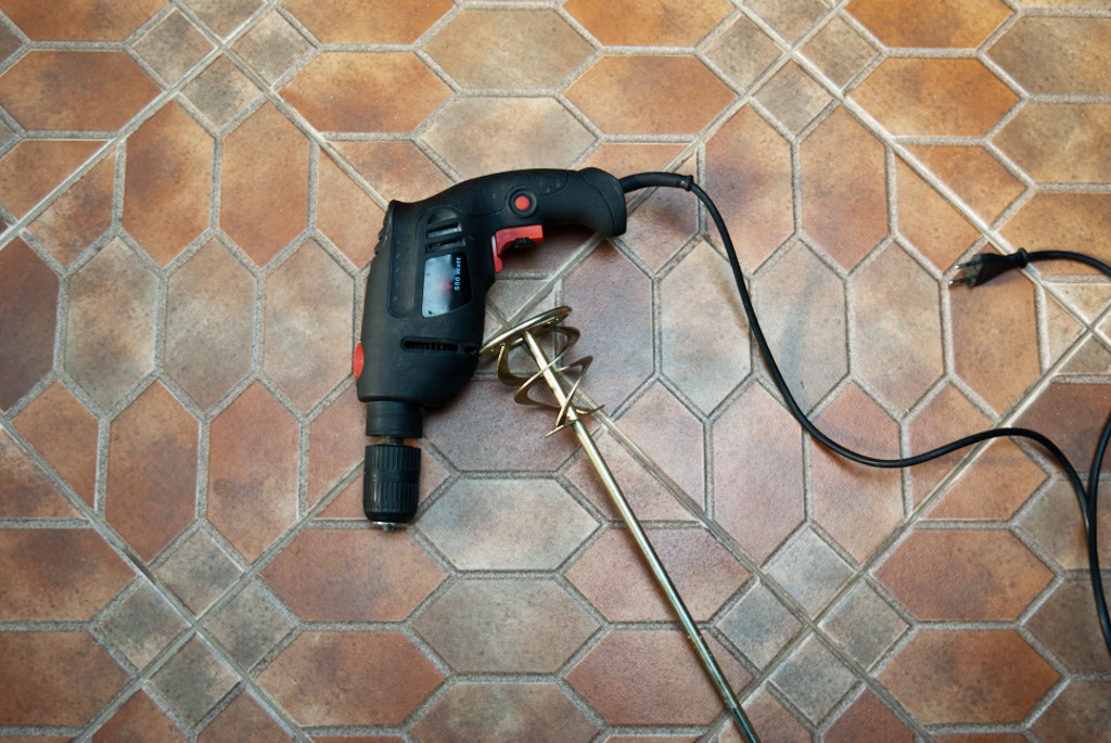 Dunlop's Top Tiling Tips - No.7 - How to Mix Tile Adhesive 