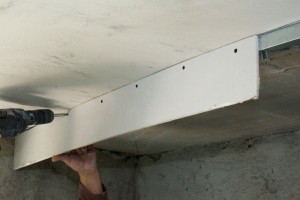Fastening curved drywall with screws Fastening curved drywall with screws
