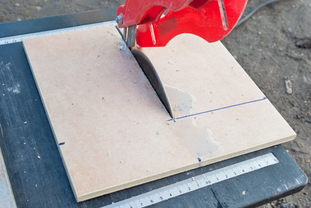 How to cut tile with a wet saw