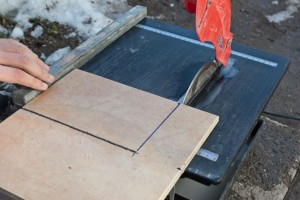 Cutting tiles with a wet saw