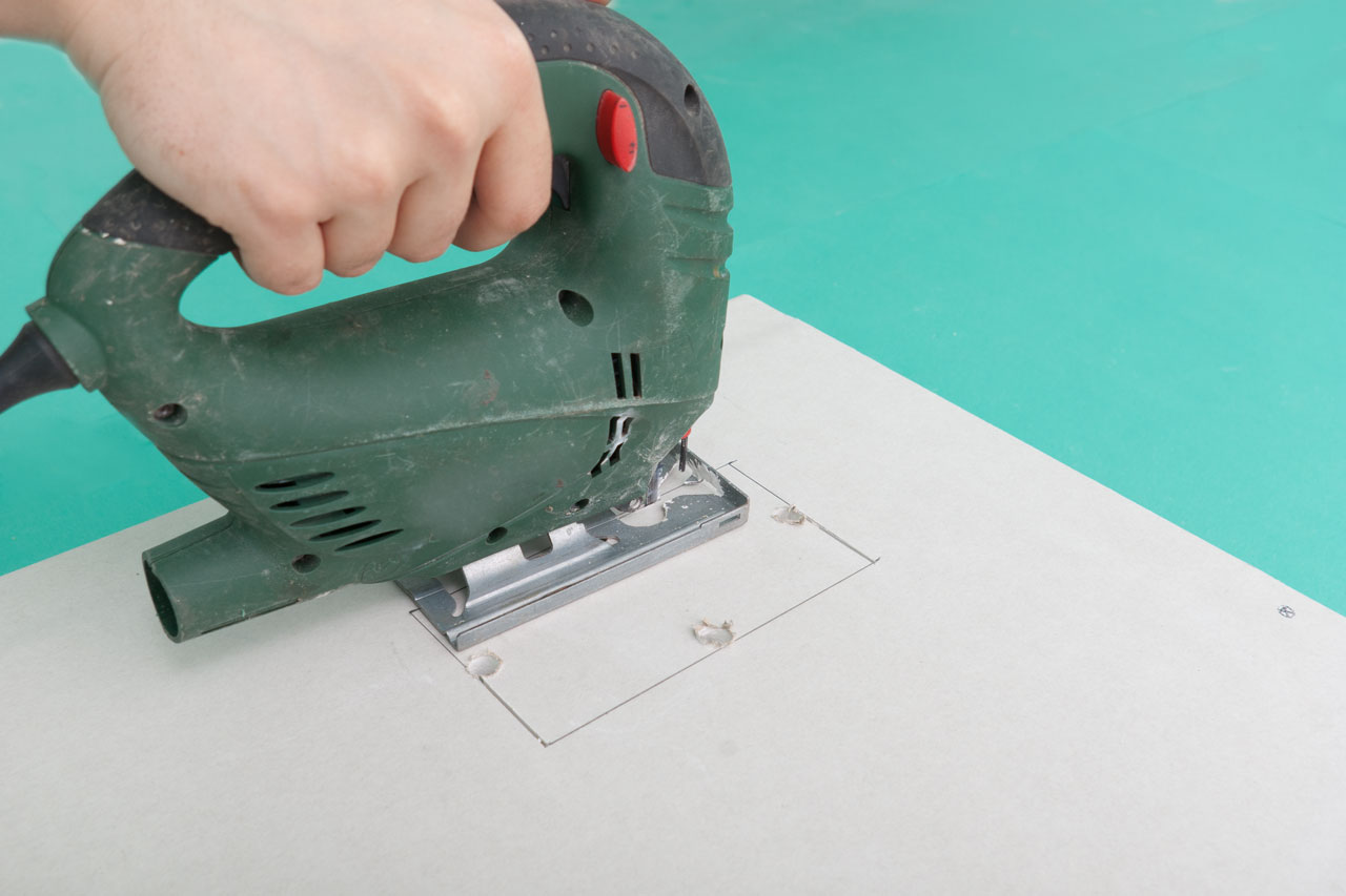 How to cut a square hole in drywall