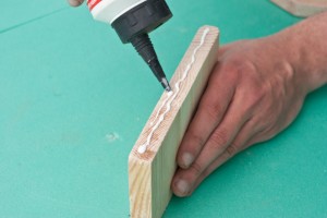 Applying glue on the edges