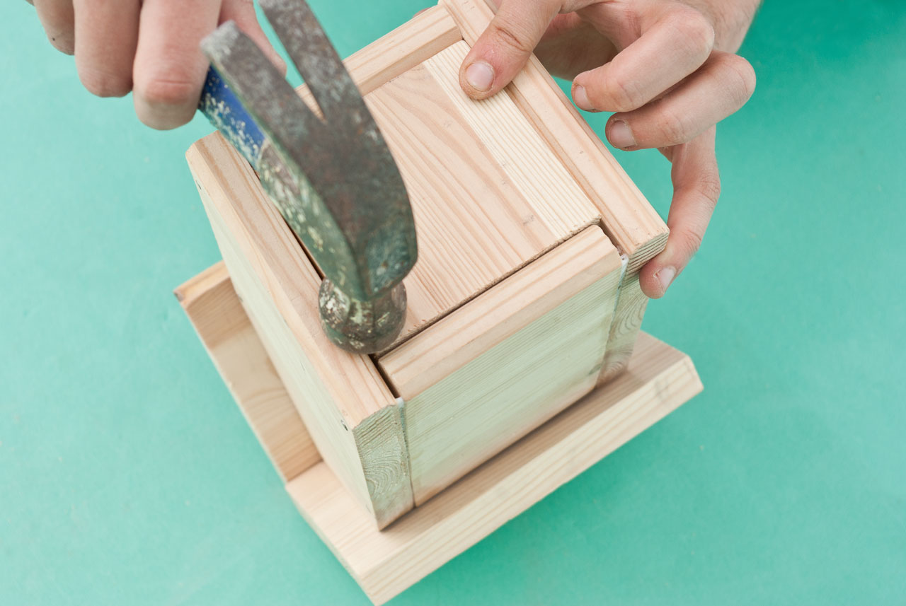 Installing the floor of the bird house