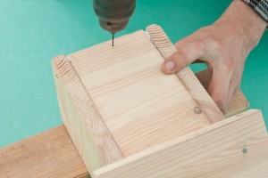 Fastening the floor with finishing nails