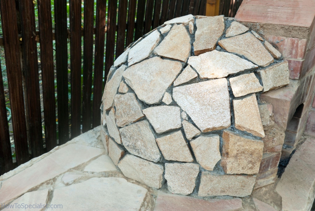 Insulating the pizza oven