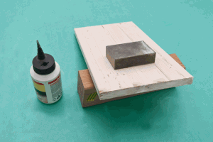 Applying glue to the edges Applying glue to the edges
