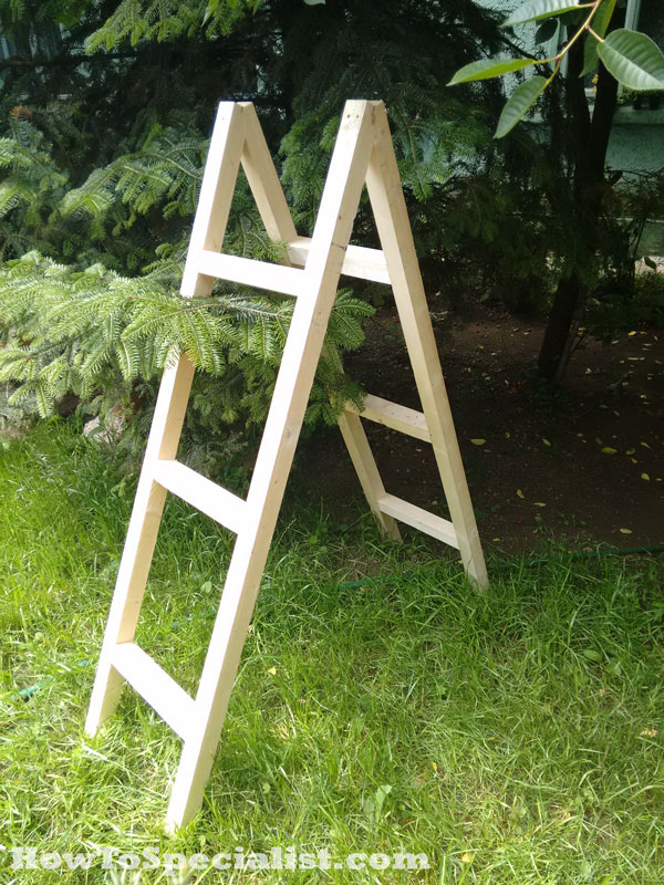 Assembling-the-ladder