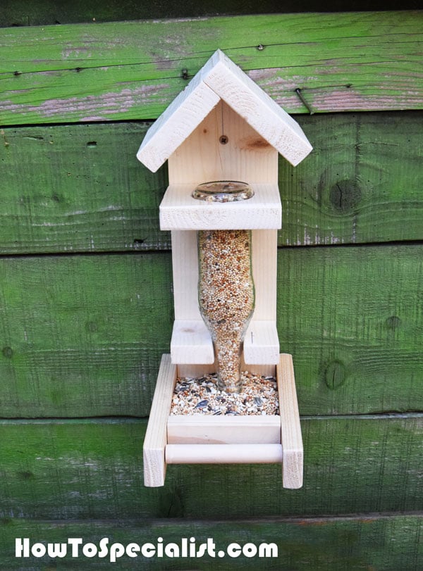 Build-a-bottle-bird-feeder-for-kids